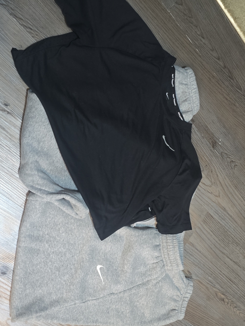 Nike M Black Dri Fit Womens Tee And Nike XS Grwy Jogger SET